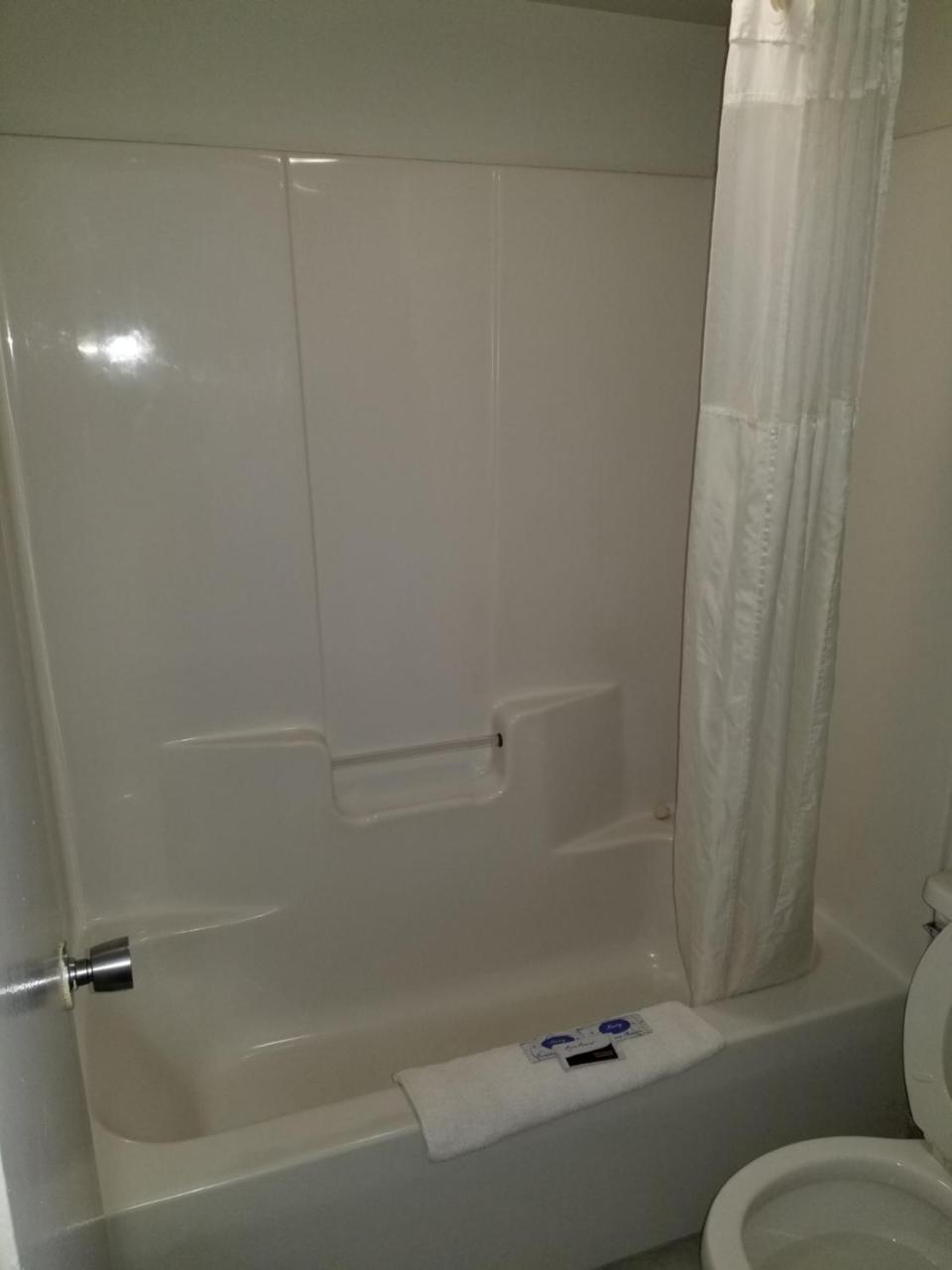 Executive Inn Ferry Pass Екстер'єр фото
